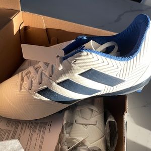 Adidas NIB (ripped box) Nemeziz 18.4 soccer cleats in 9